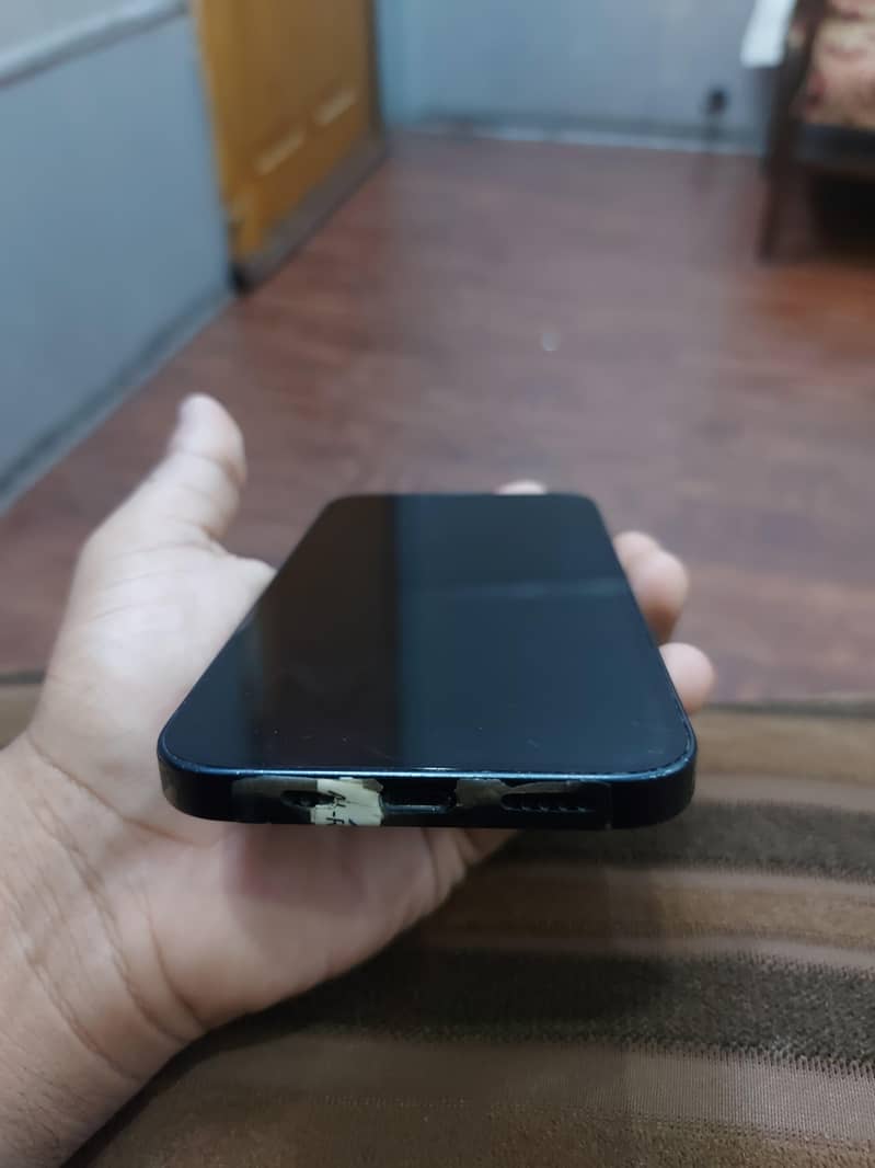 Apple iPhone 13 4