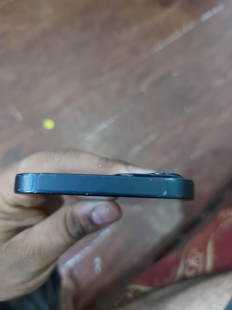 Apple iPhone 13 5