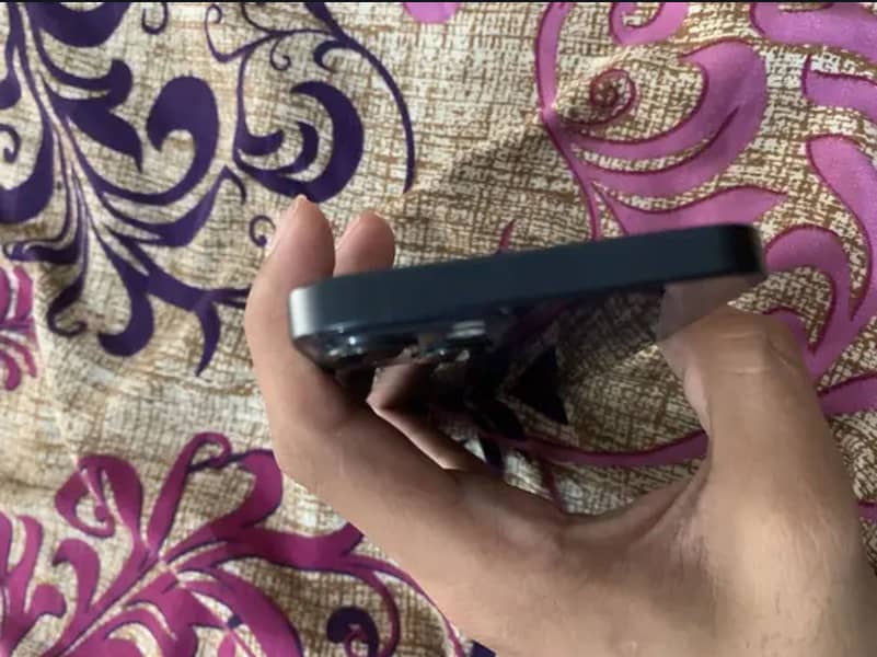 Apple iPhone 13 2