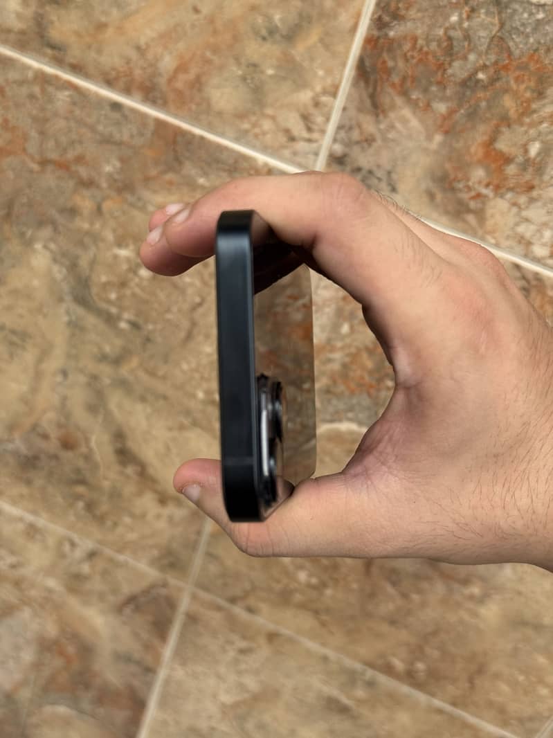 Apple iPhone 14 3