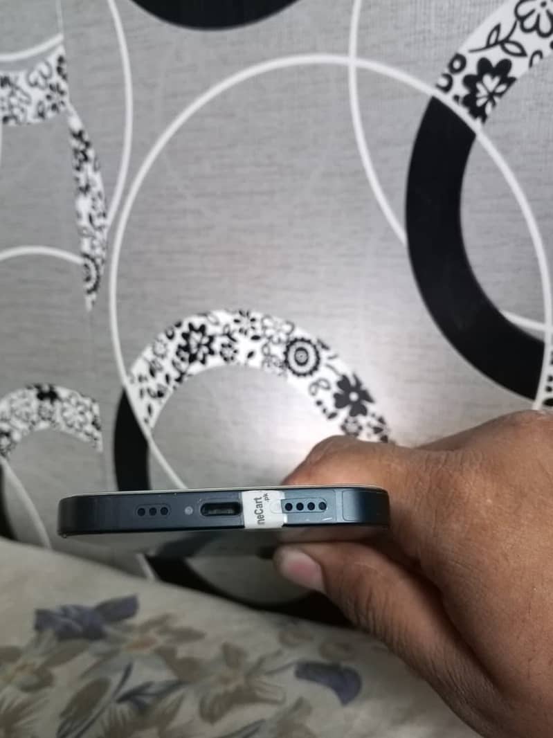 Apple iPhone 13 2