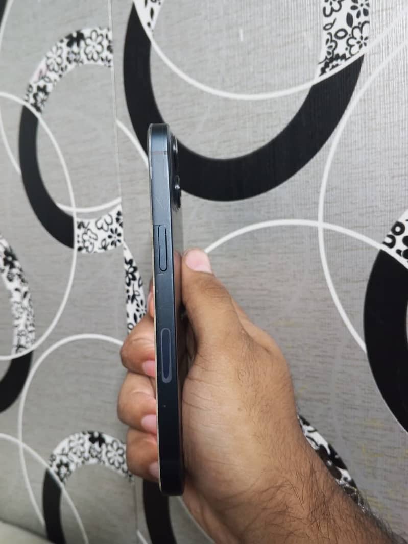 Apple iPhone 13 4