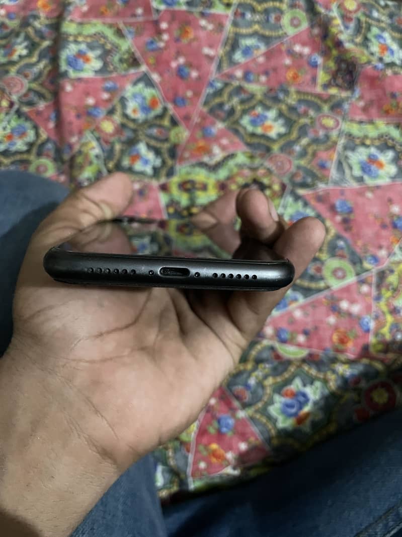 Apple iPhone 11 3