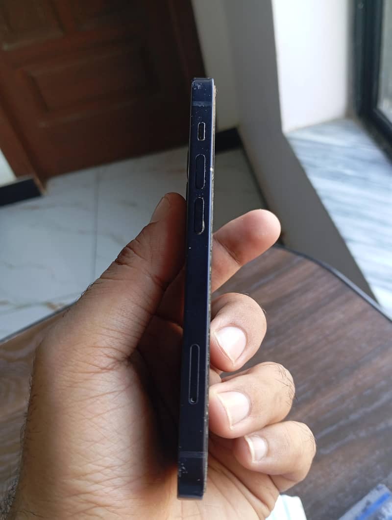 Apple iPhone 12 mini 3