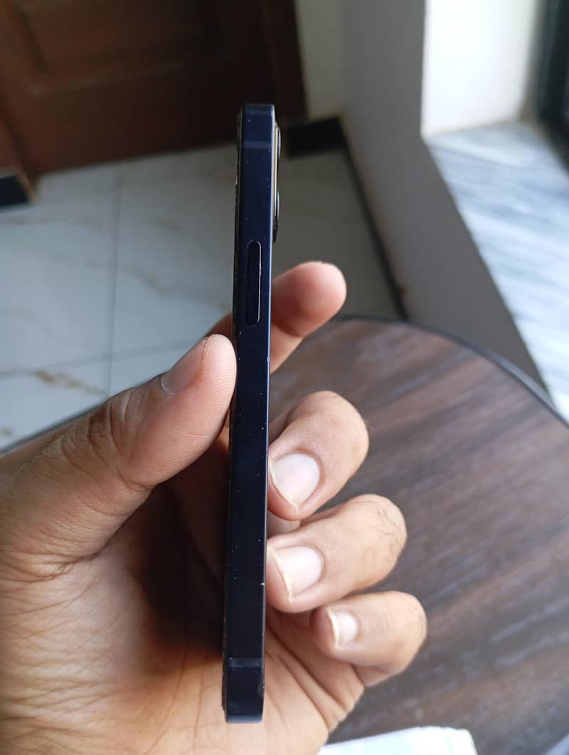 Apple iPhone 12 mini 4