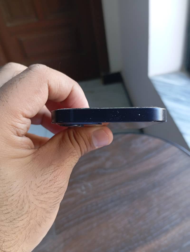Apple iPhone 12 mini 6