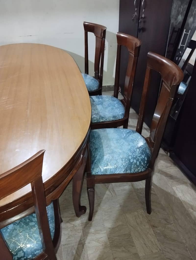 Dining table with 8 Chairs 1