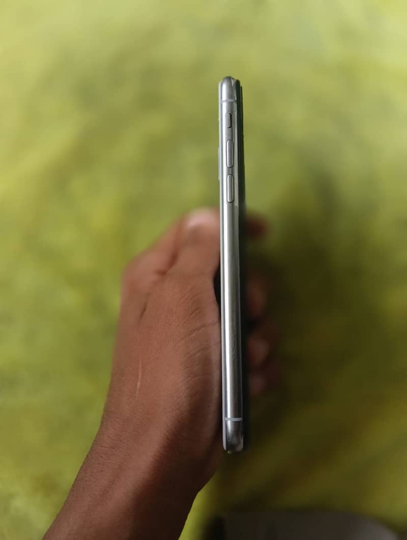 Apple iPhone X 3