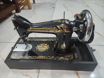 Singer Sewing Machine ( 100 percent Original)