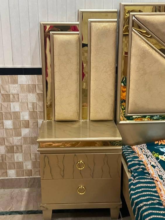 Bed with side table and dressing table 3