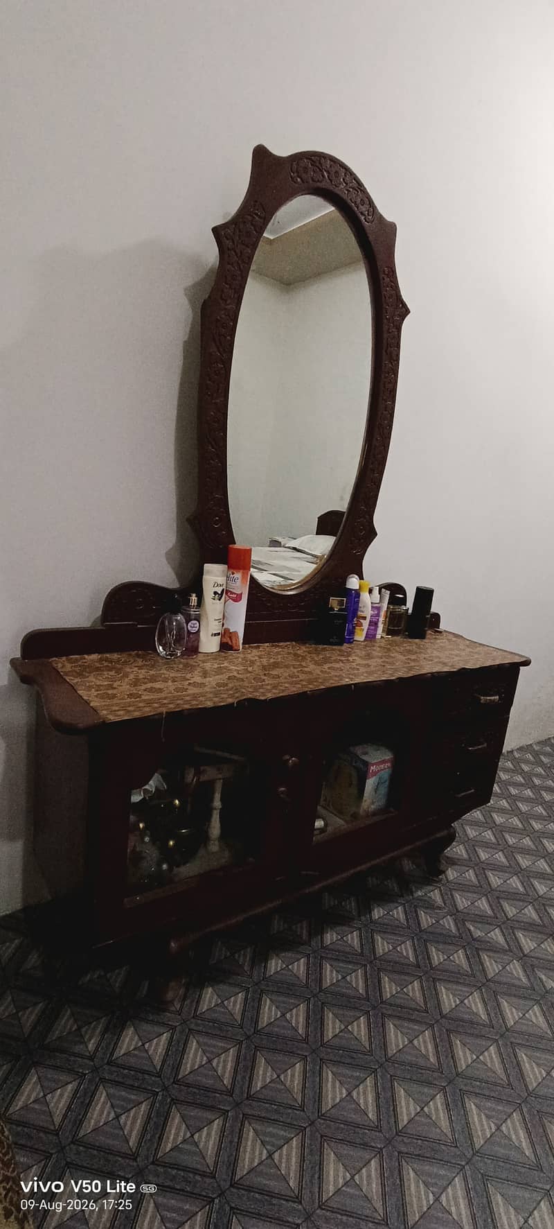 Dressing table 0