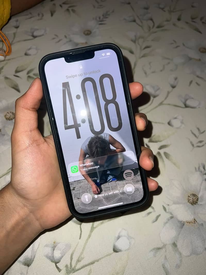 Apple iPhone 13 2