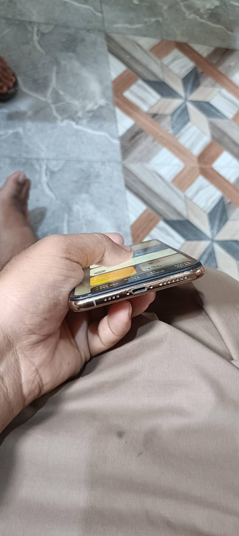 Apple iPhone XS Max 5