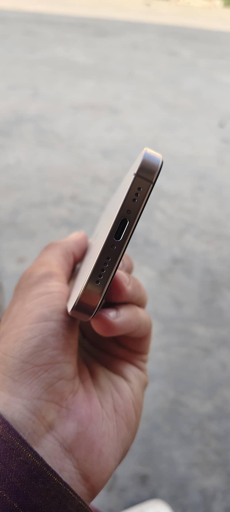 Apple iPhone 16 Pro 4