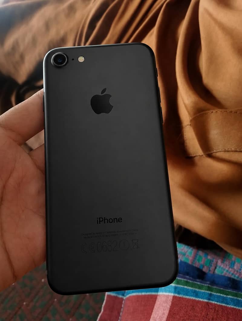 Apple iPhone 7 0