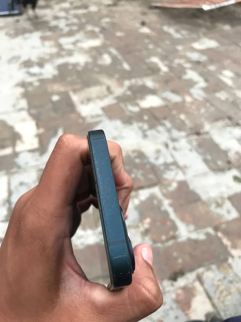 Apple iPhone 13 4