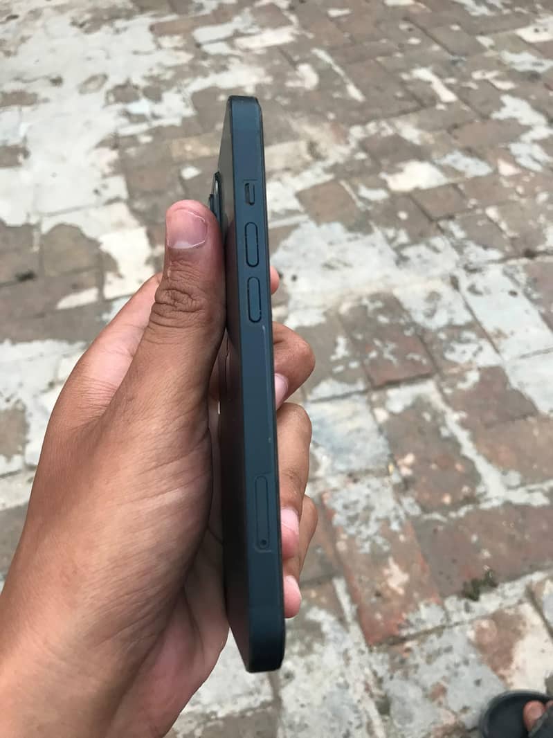 Apple iPhone 13 5