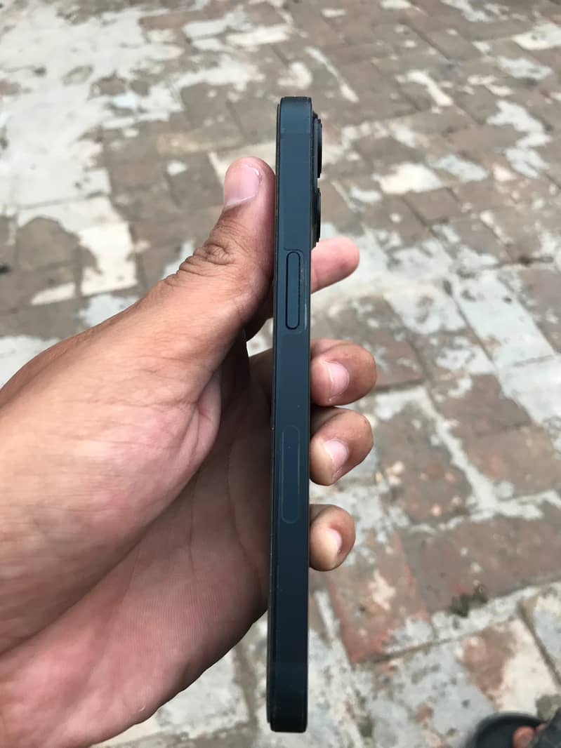 Apple iPhone 13 6