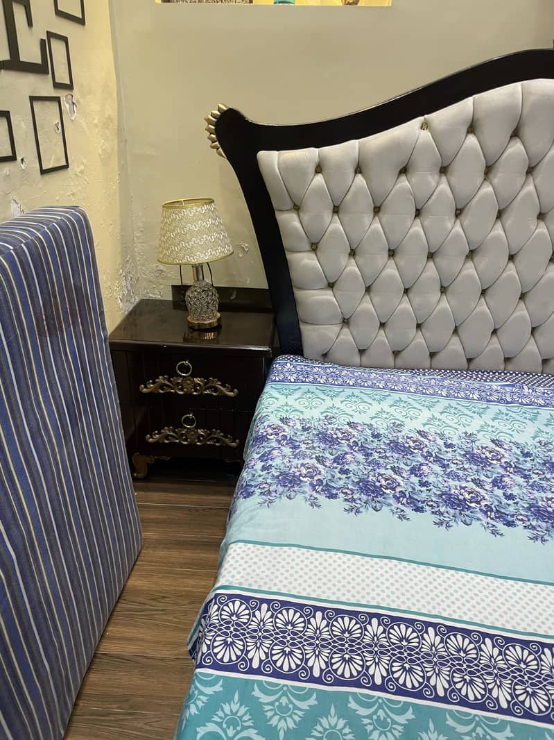 Complete Bed set, side tables, dressing table mirror 3