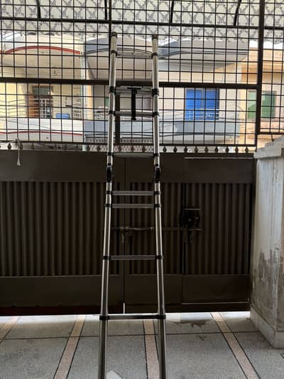 Aluminium 14 inch ladder 2 sides. 7 inch folding and 14 inch height