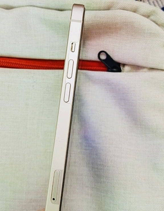Apple iPhone 13 4