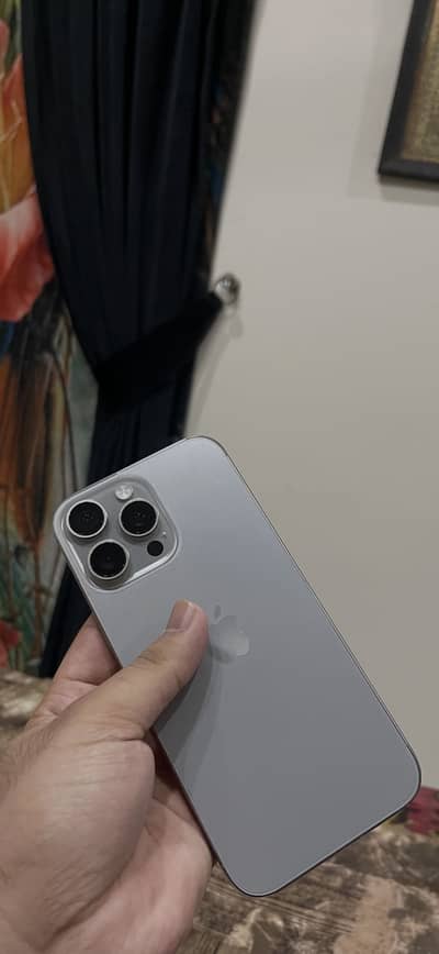 Apple iPhone 16 Pro Max