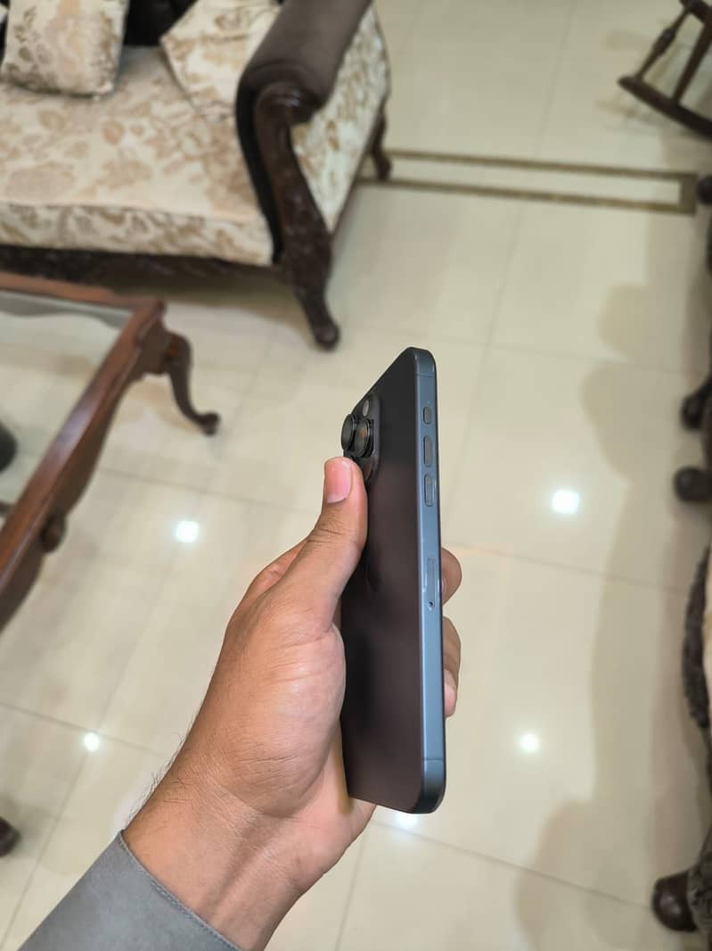 Apple iPhone 15 Pro Max 3