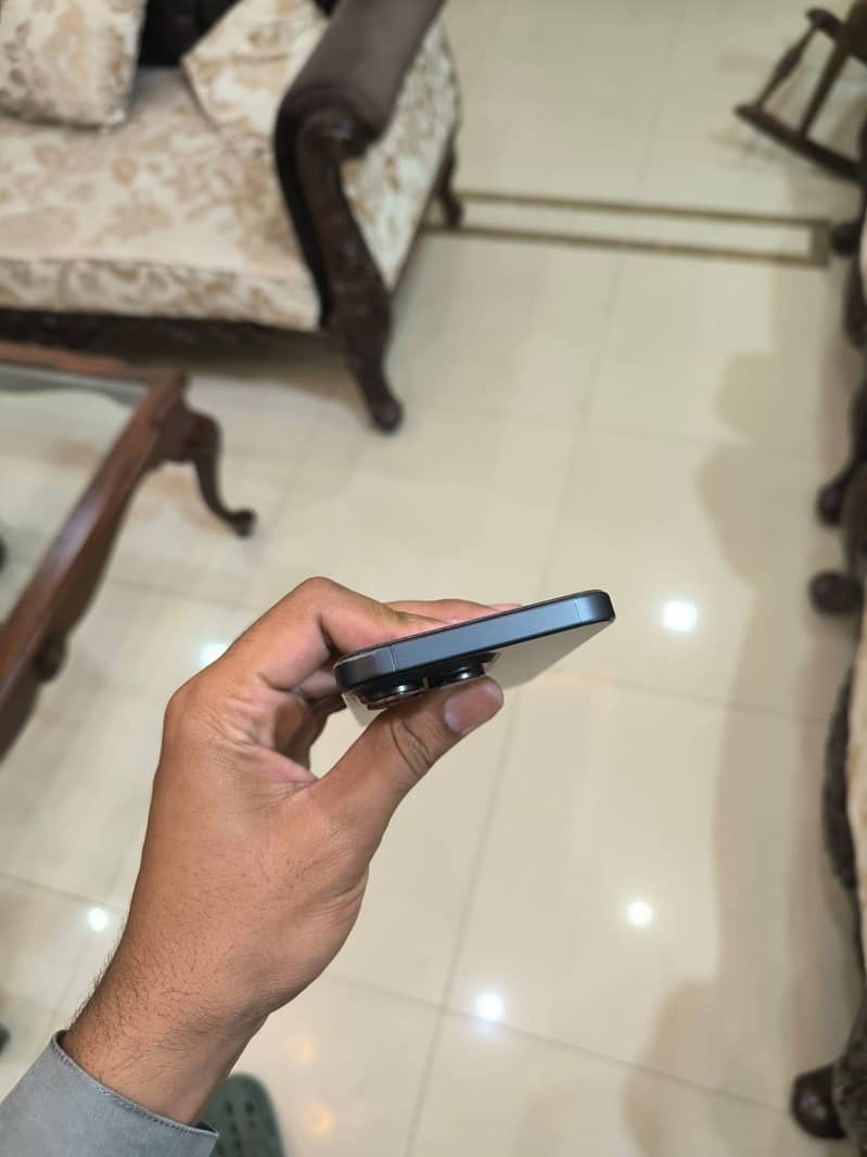 Apple iPhone 15 Pro Max 4
