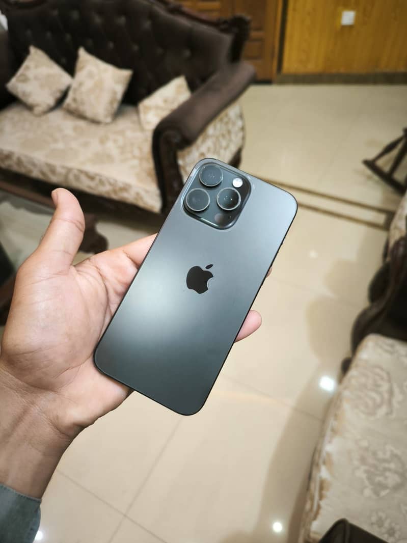 Apple iPhone 15 Pro Max 5