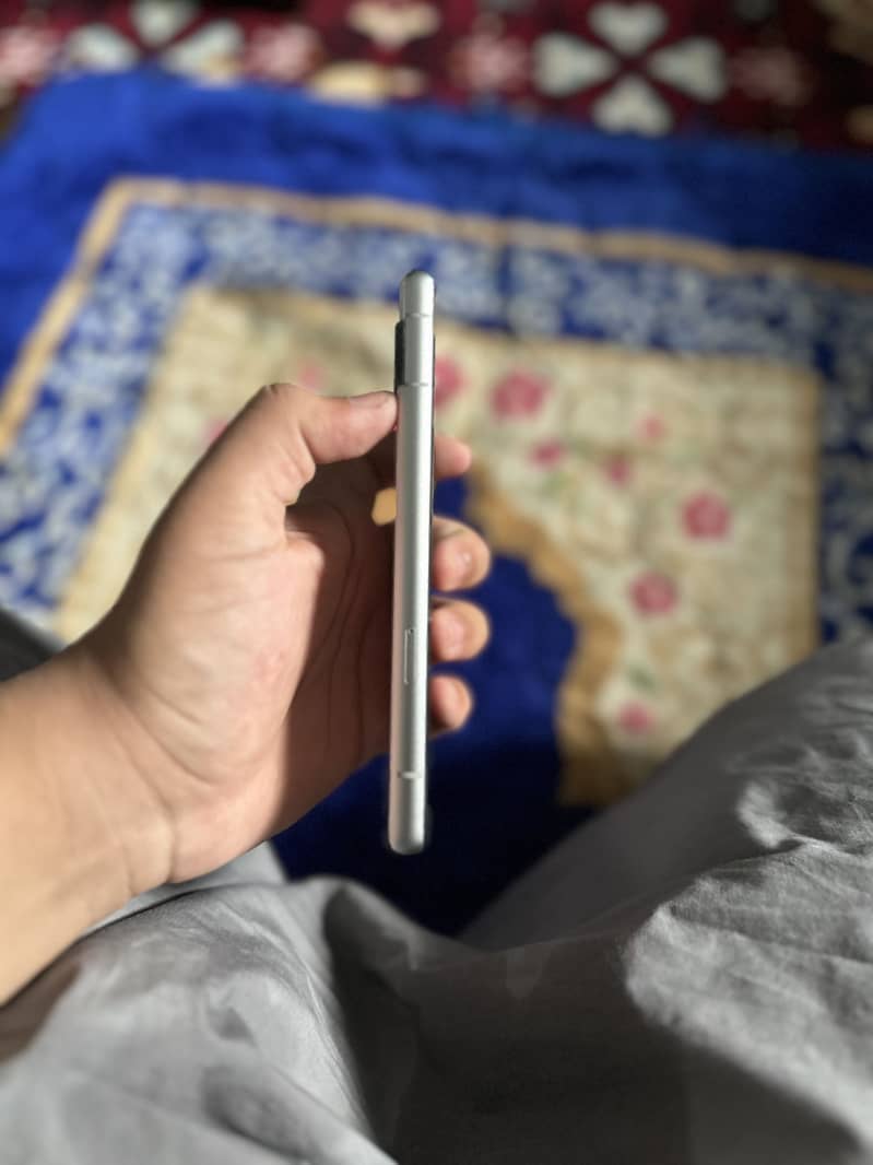 Google Pixel 7a 5