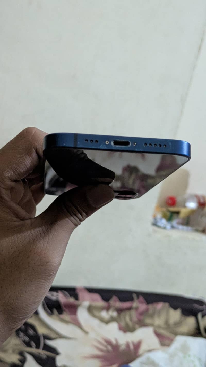 Apple iPhone 12 4