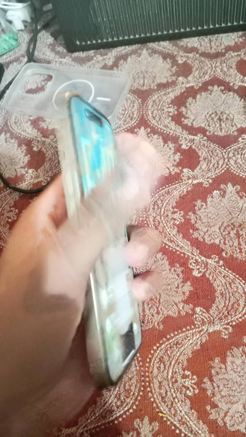 Apple iPhone 14 Pro 4