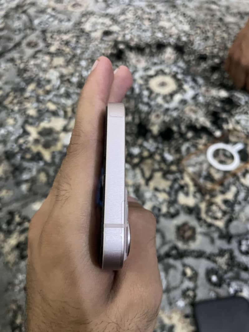 Apple iPhone 13 2