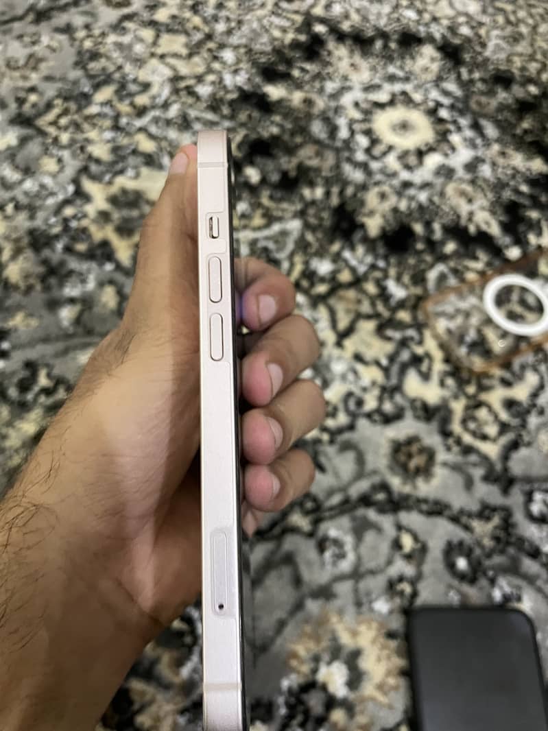 Apple iPhone 13 4