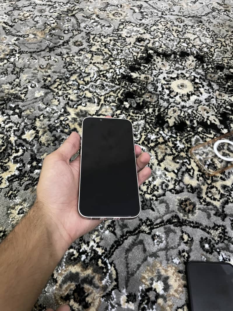 Apple iPhone 13 6