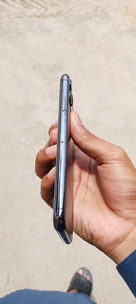 Apple iPhone 11 Pro Max 3