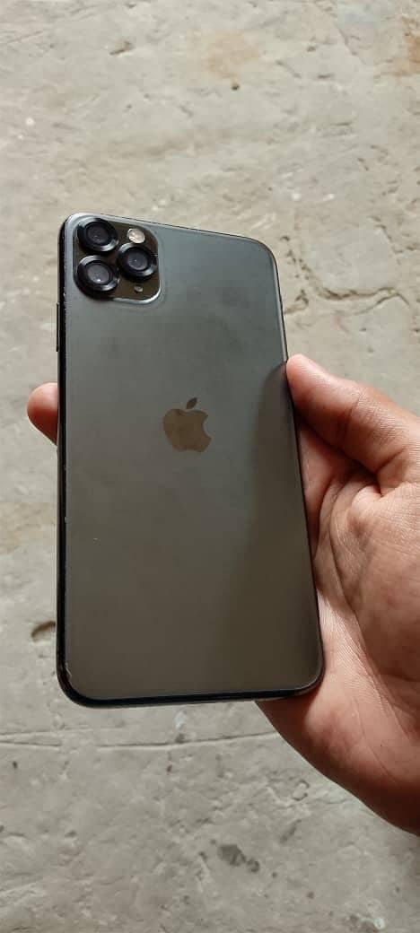 Apple iPhone 11 Pro Max 4