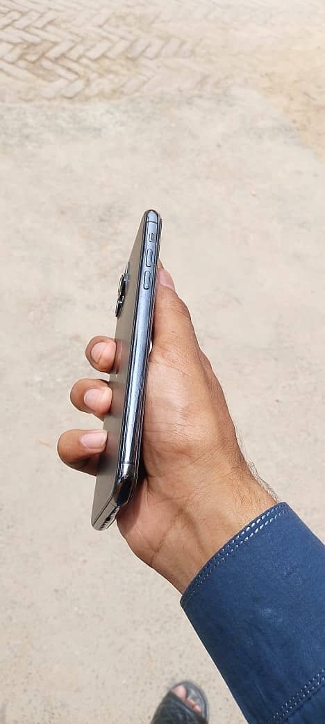Apple iPhone 11 Pro Max 5