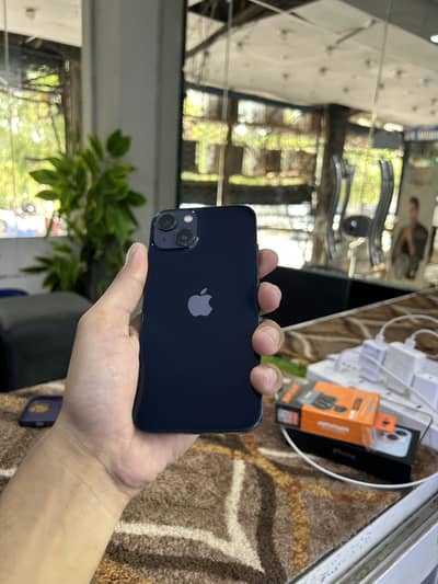 Apple iPhone 13