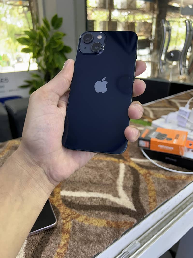 Apple iPhone 13 2