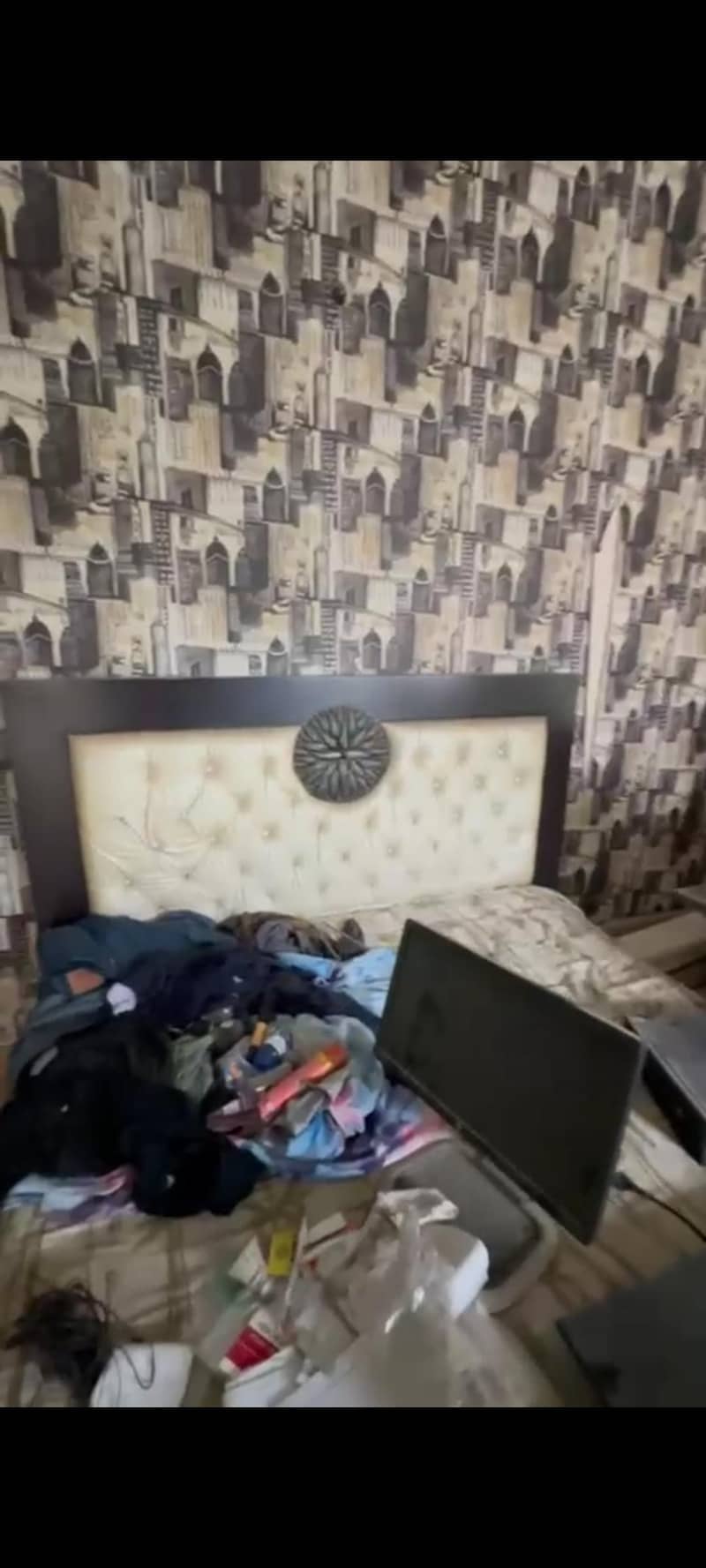 king size bed only 1