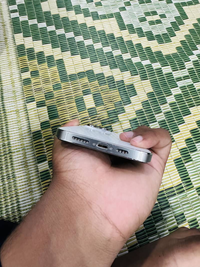 Apple iPhone 14 Pro Max 3
