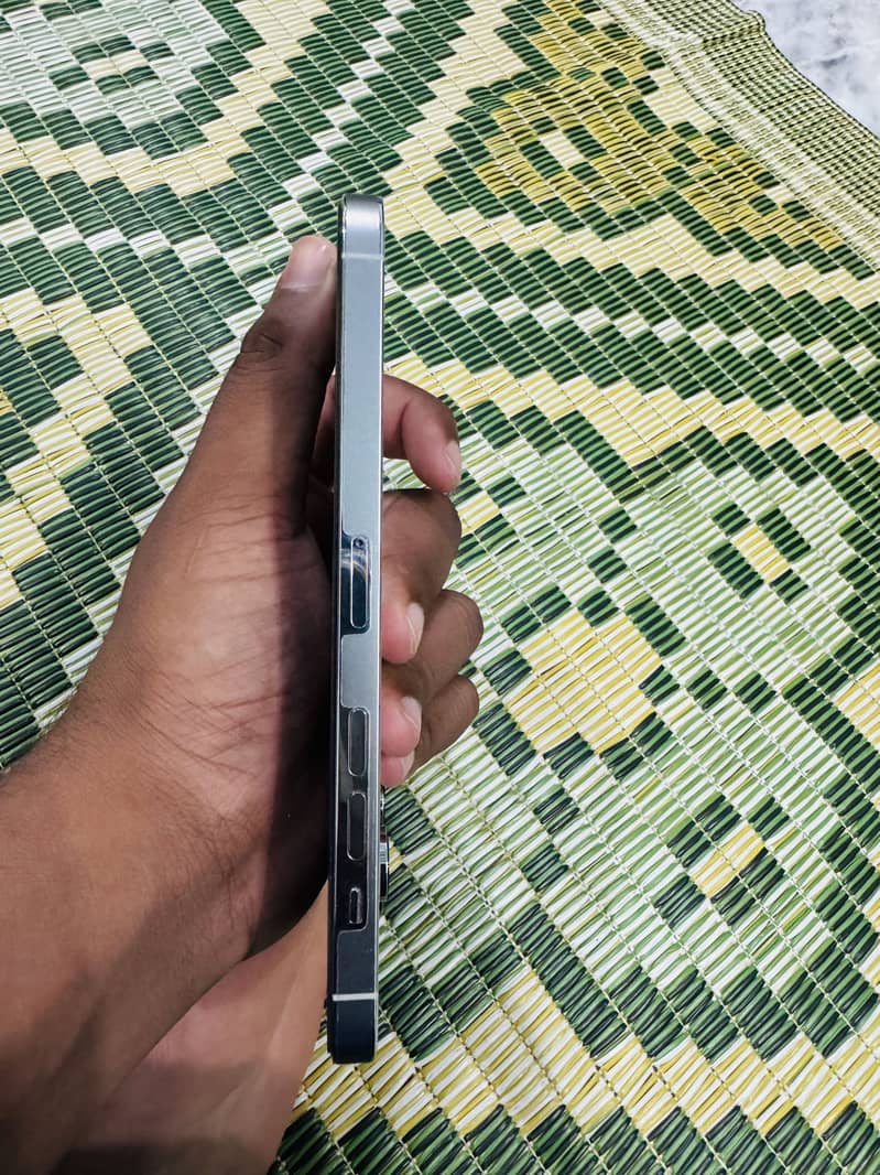Apple iPhone 14 Pro Max 4