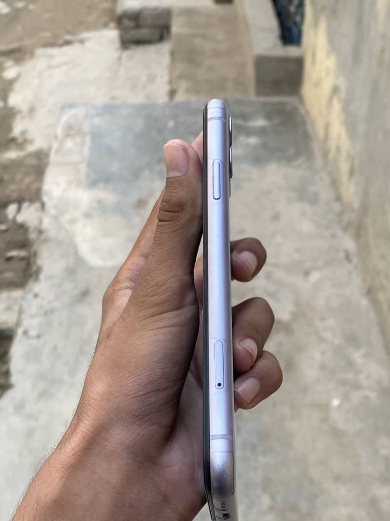 Apple iPhone 11 3