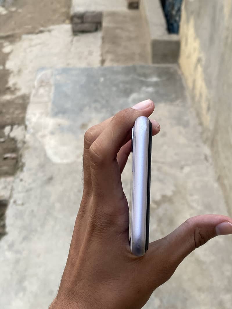 Apple iPhone 11 5