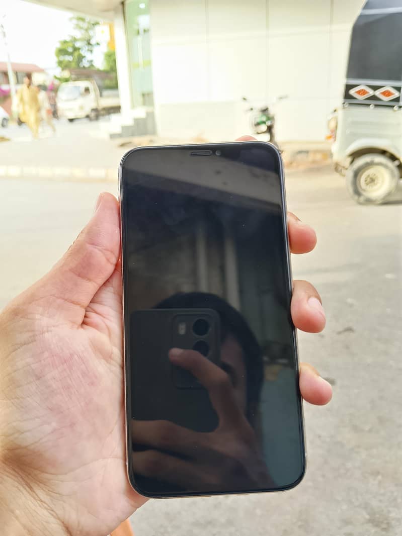 Apple iPhone XS 1