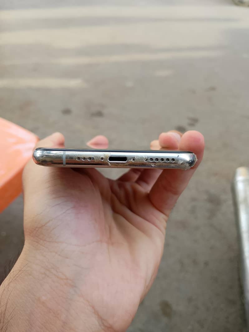 Apple iPhone XS 3