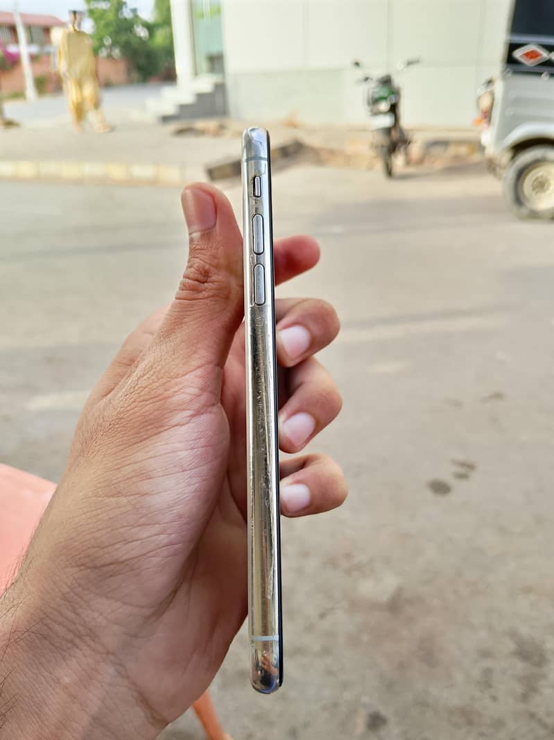 Apple iPhone XS 5