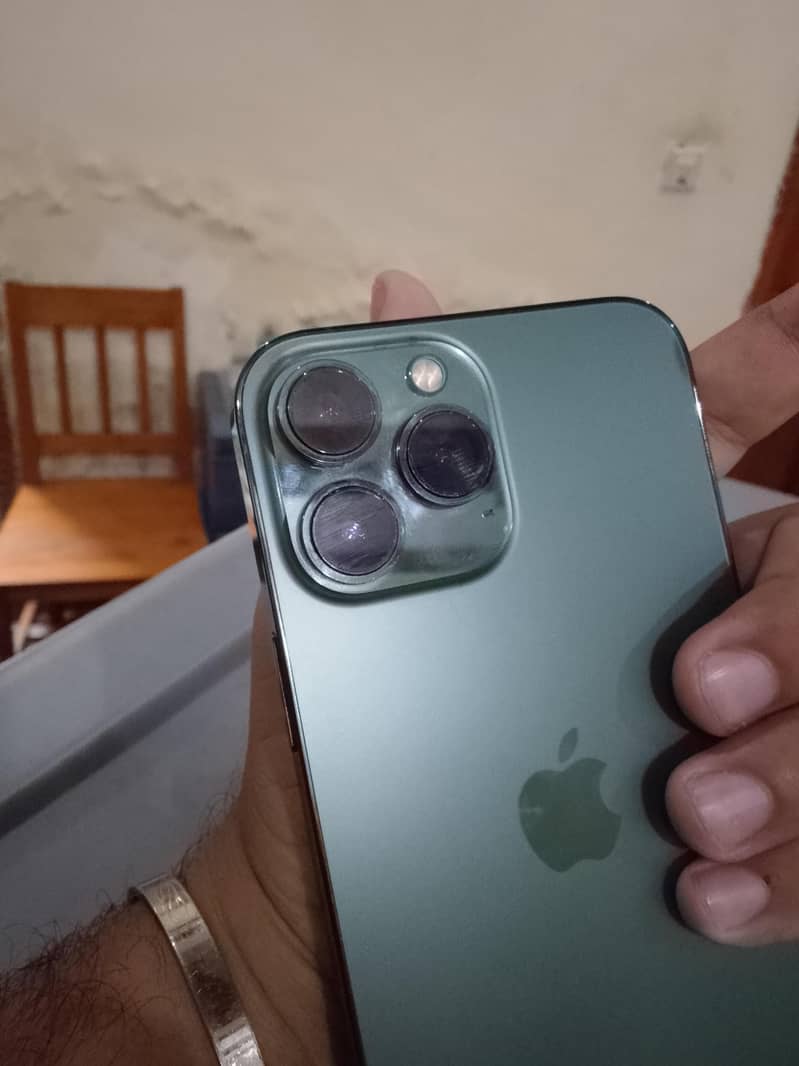 Apple iPhone 13 Pro Max 1