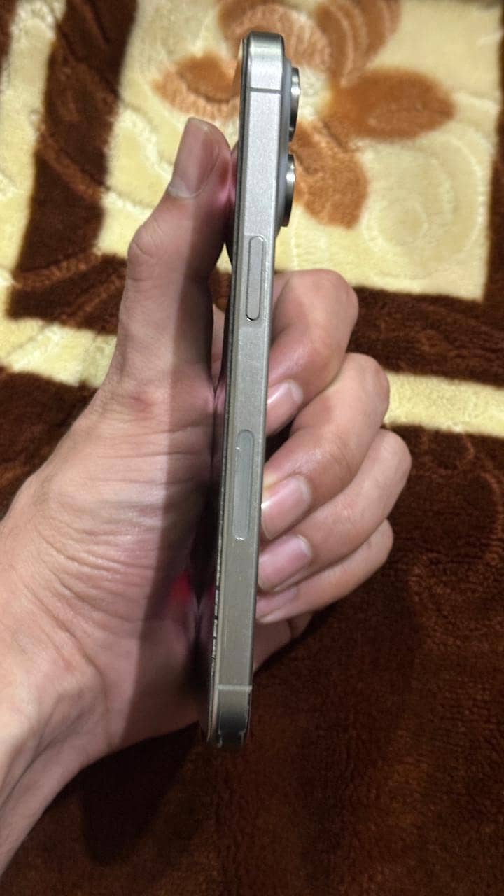 Apple iPhone 15 Pro Max 3